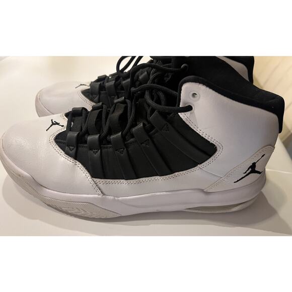 Nike Air Jordan Max Aura Basketball Sneakers Men's 8 Black White Shoes - Picture 3 of 14